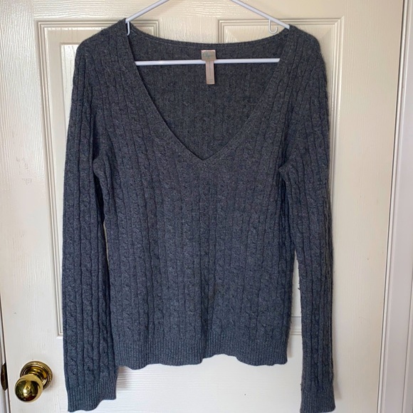 100% Cashmere V-Neck Sweater - Picture 1 of 3